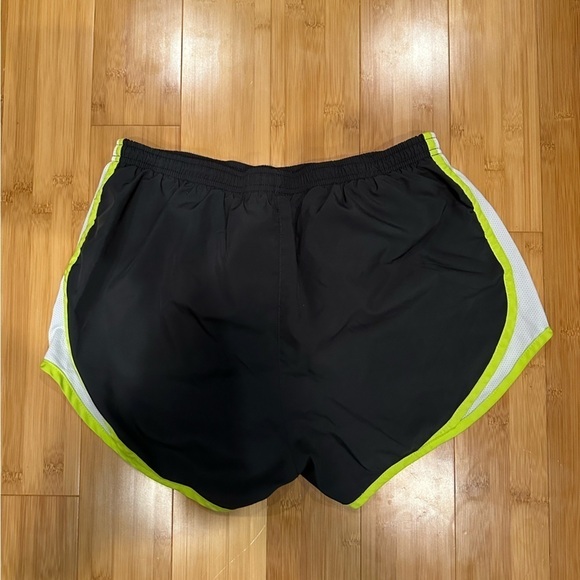 Nike athletic shorts - Picture 2 of 5